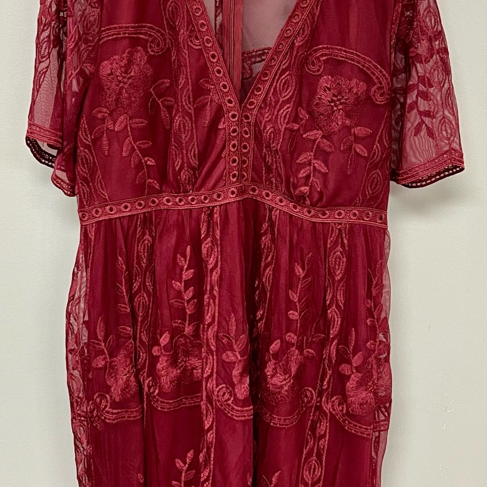 Elegant Deep Red Lace Midi Dress - Picture 5 of 9